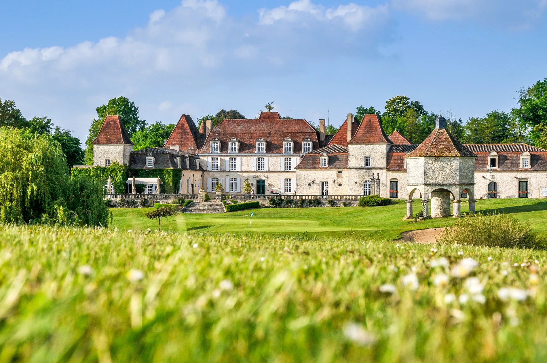 Grounds of Château des Vigiers